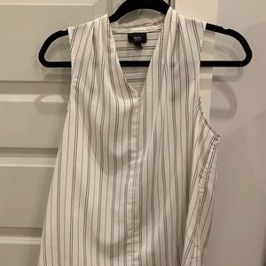 Hi lo black and white sleeveless blouse